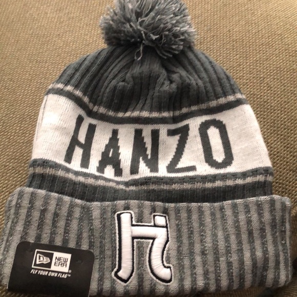 Hanzo Gray and White Pom Pom Beanie - Picture 1 of 7